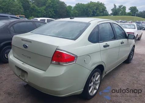 2010 Ford Focus S z USA, uszkodzony, nr VIN 1FAHP3EN0AW185692